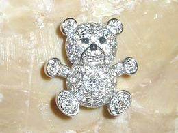 WG18 ダイヤ　ブローチ（熊）